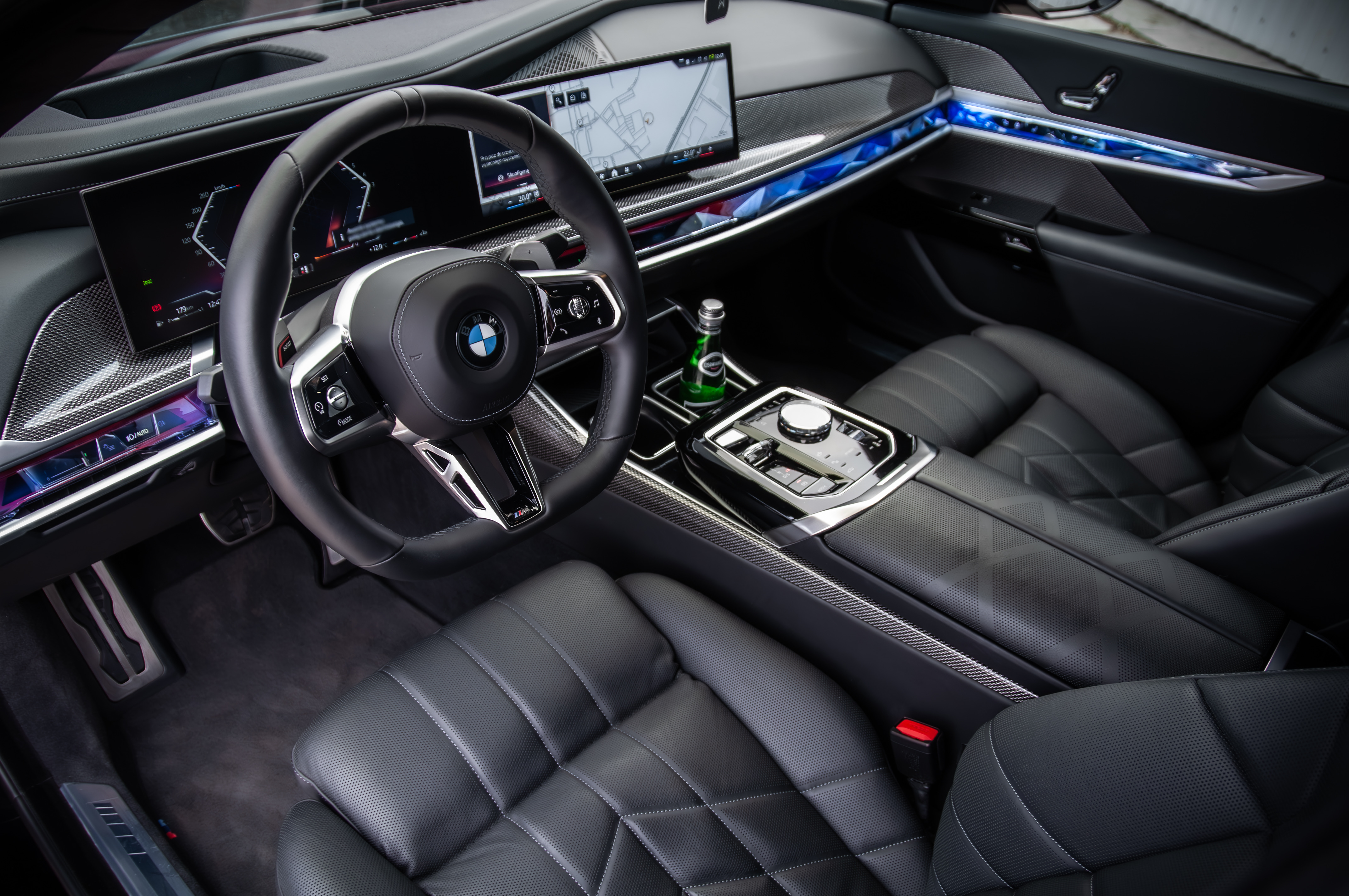 BMW 740d xDrive 2023 – Luksusowa limuzyna z dieslem — zdjęcie opisu