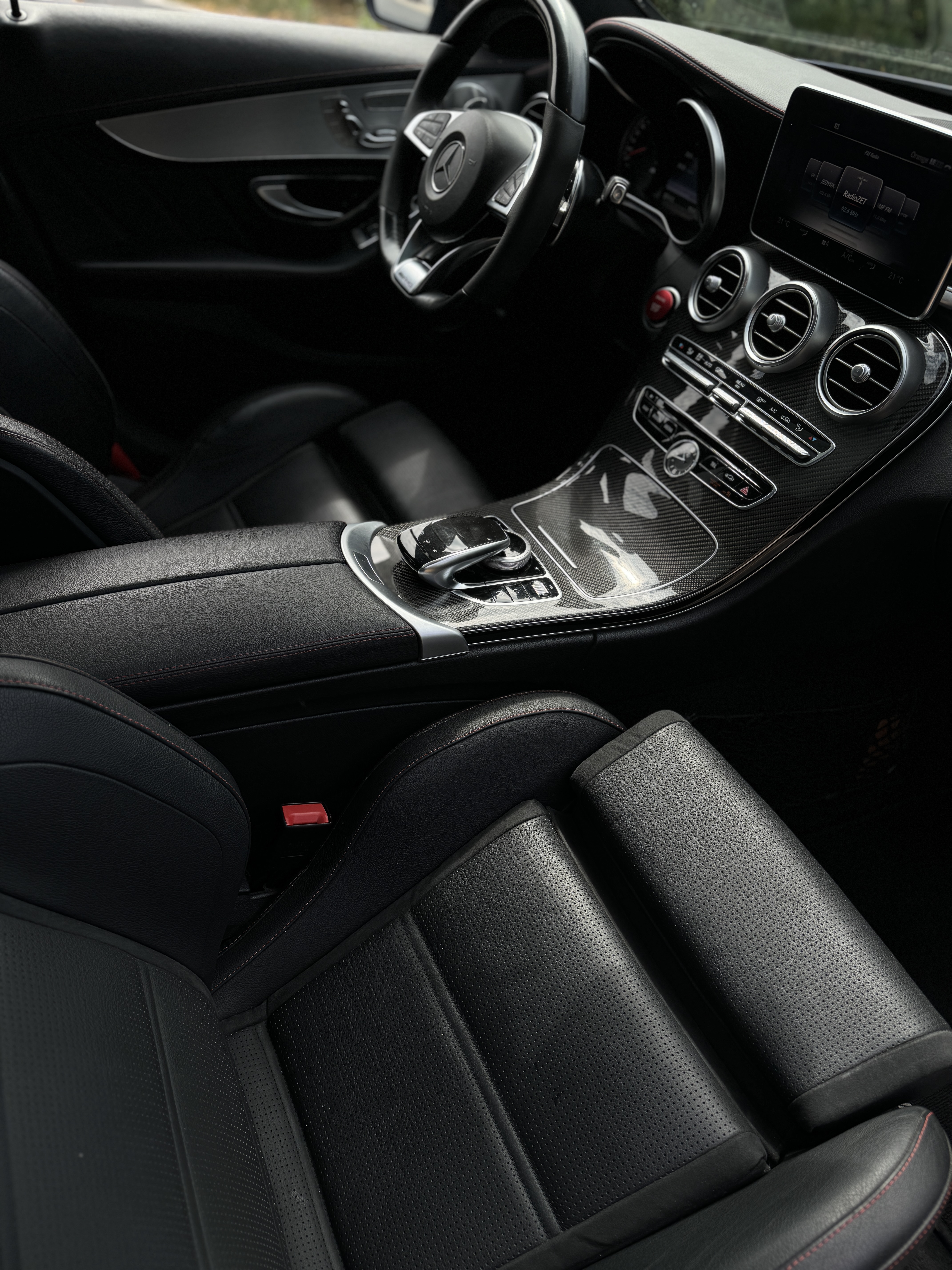 Mercedes-AMG C43 2015 – Sport i elegancja w jednym — zdjęcie opisu