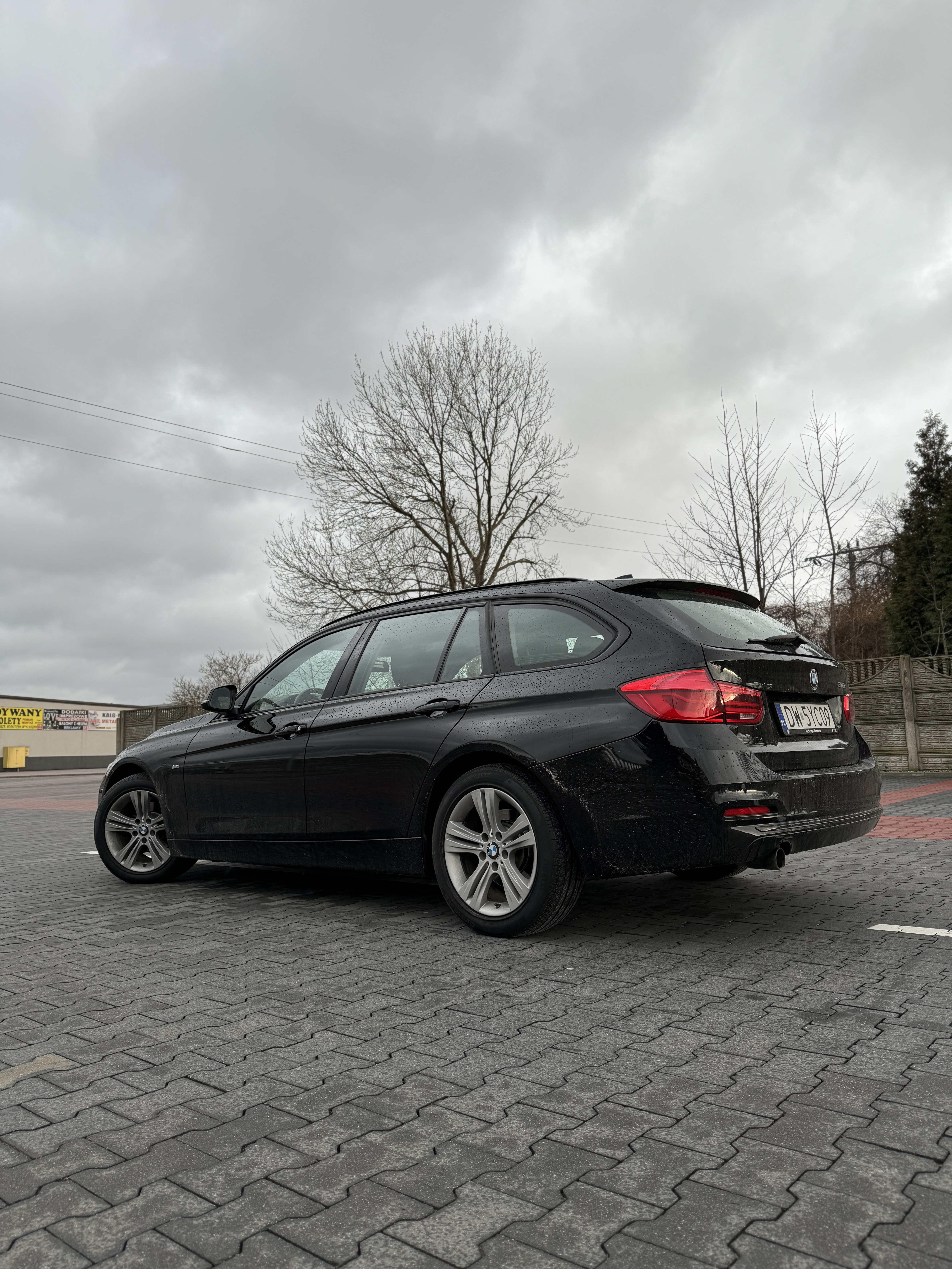 BMW 318d 2018 – Ekonomiczna limuzyna premium — zdjęcie opisu
