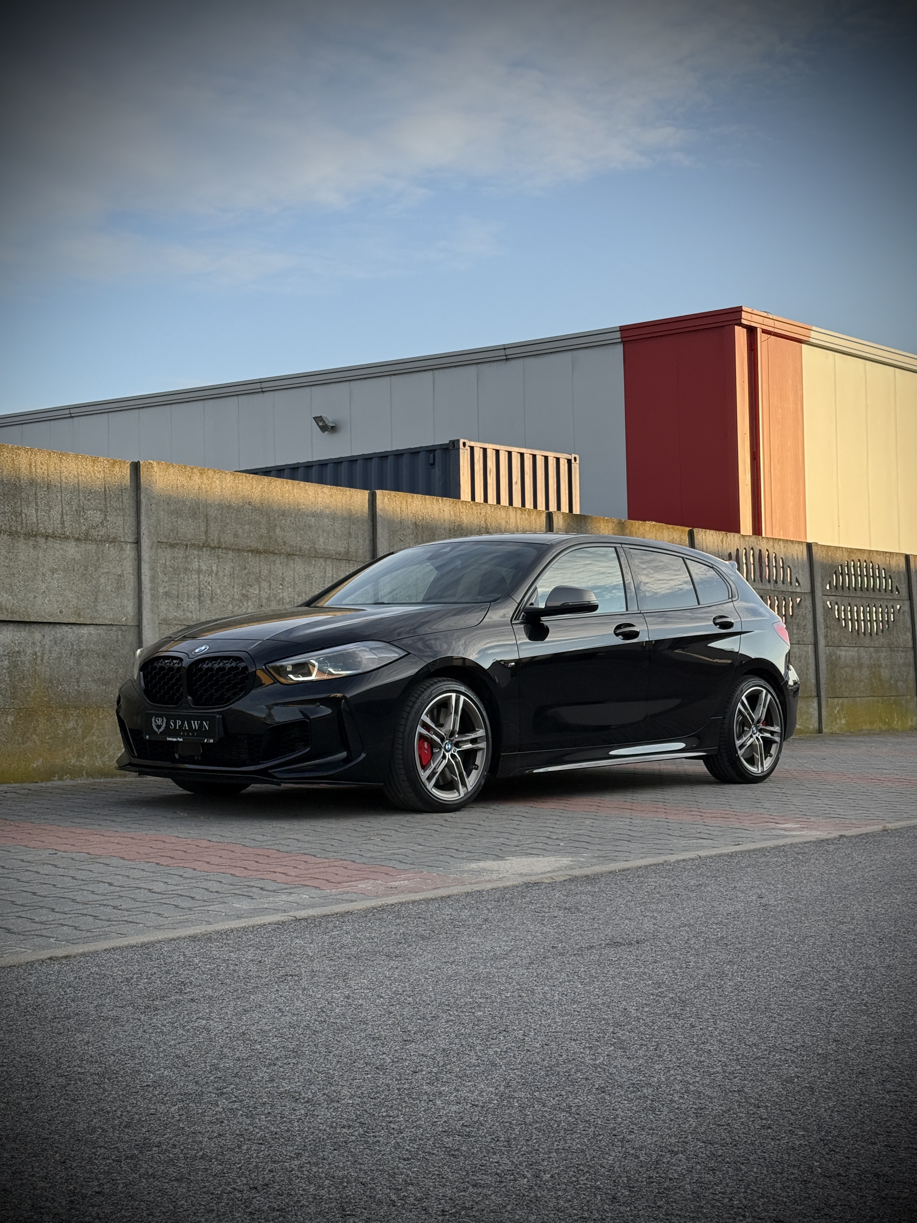 BMW M135i xDrive 2024 – Hot hatch 306 KM
